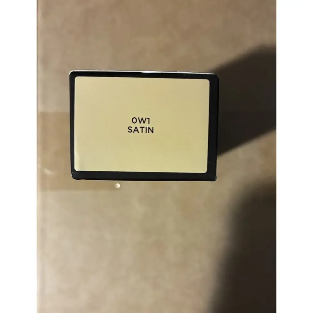 Laura Mercier Real Flawless Weightless Perfecting Foundation- 0W1 Satin- 1 fl oz